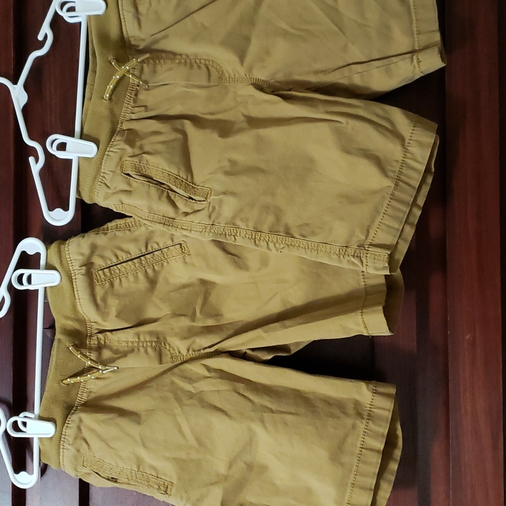 Boys Osh Kosh khaki shorts size 7